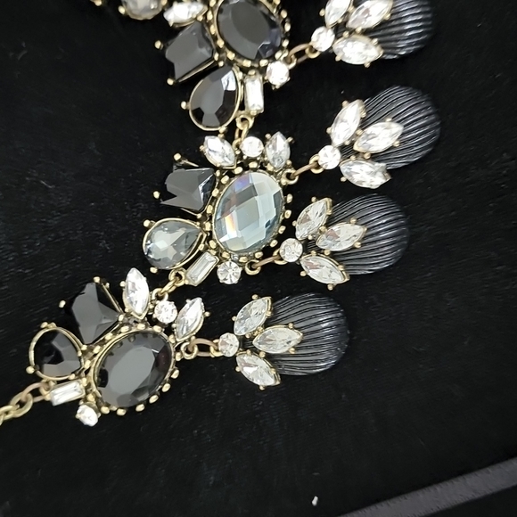 ELEGANT NECKLACE - Picture 4 of 5